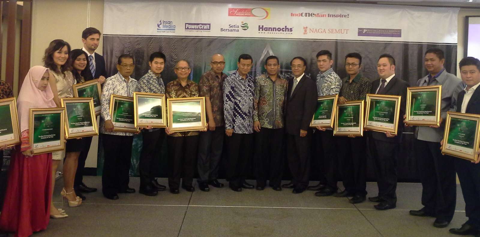 indonesian-platinum-and-best-corporate-award-2016_pic